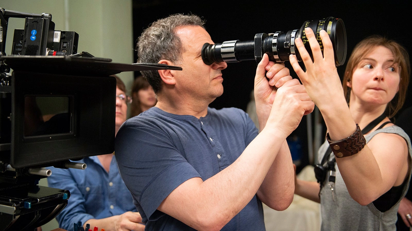 后入系列拍摄现场导演指导演员